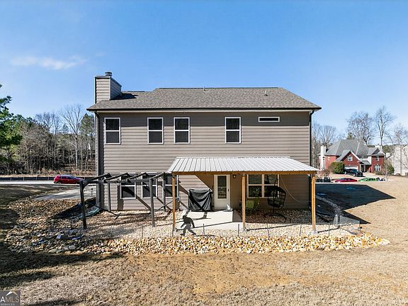 2nd image of 75 Shoals Trl