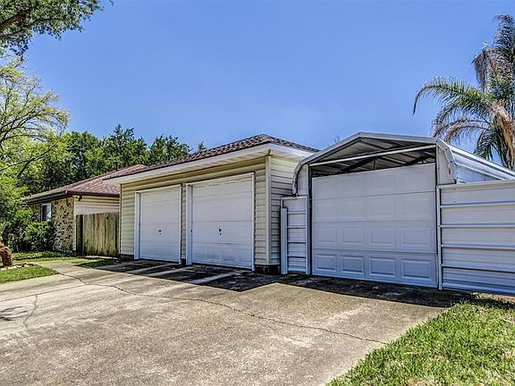 3rd image of 4002 Thistlewood Dr