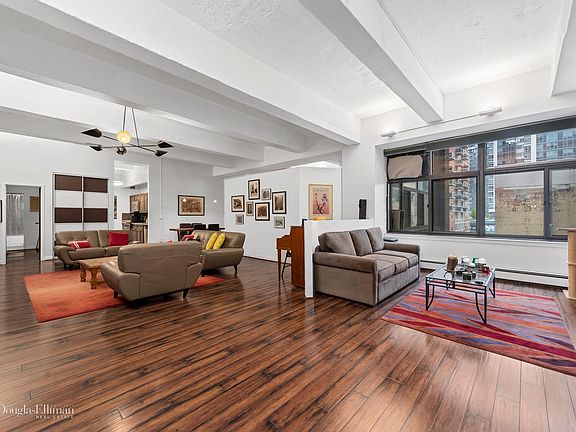 5th image of 529 W 42nd St APT 4L