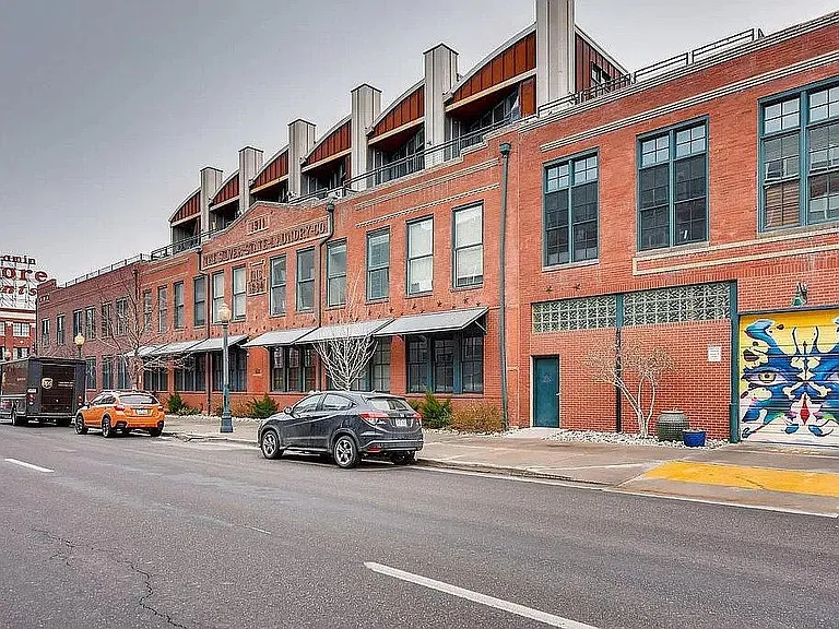 2441 N Broadway — Photo 10