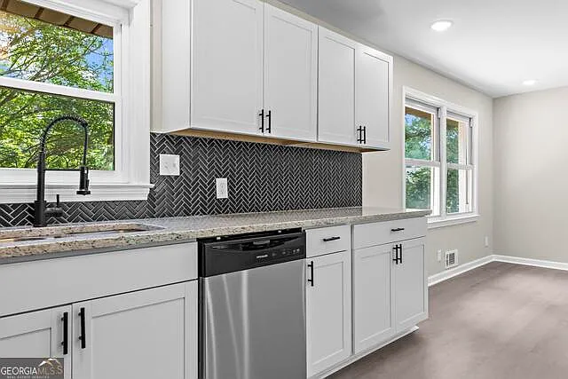 1523 Delia Dr — Photo 7