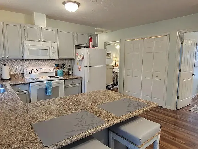615 Keller St — Photo 18