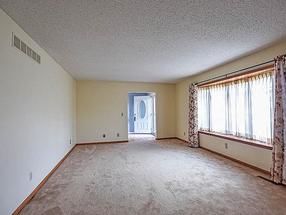 5th image of 308 W Lincoln St