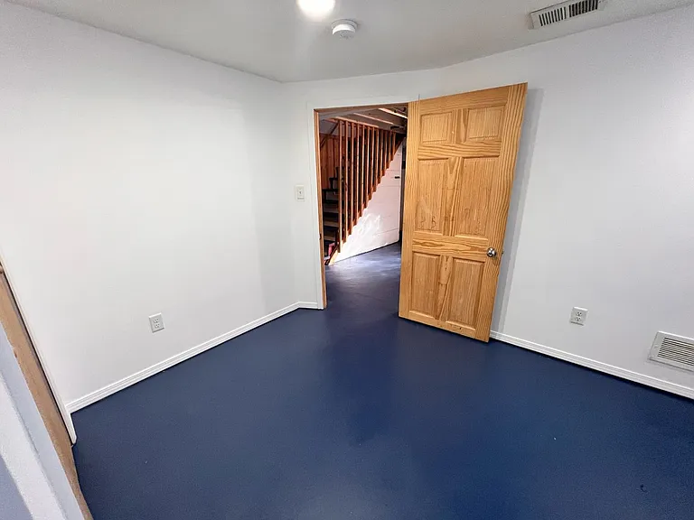 1160 Farrington St — Photo 8