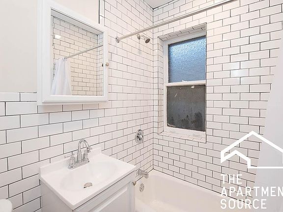 4th image of 4027 W School St #3BB