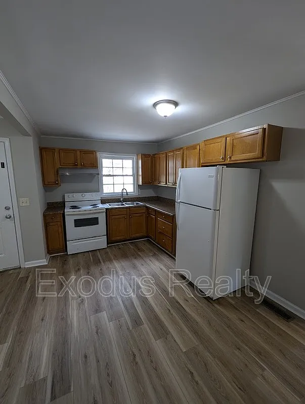 2 bed, 1.0 bath, 850 sqft, $1,100 — Photo 2