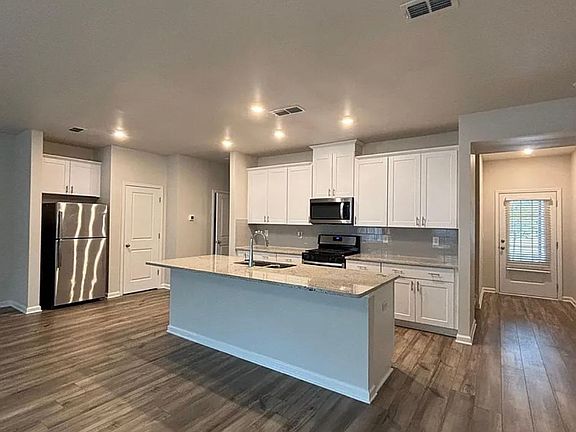 3rd image of 1247 Sunny Lake Dr