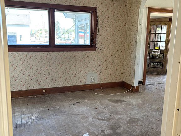 4th image of 815 Logan Ave