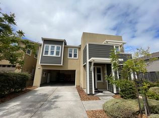 2 Turquoise Ct, Petaluma, CA 94952