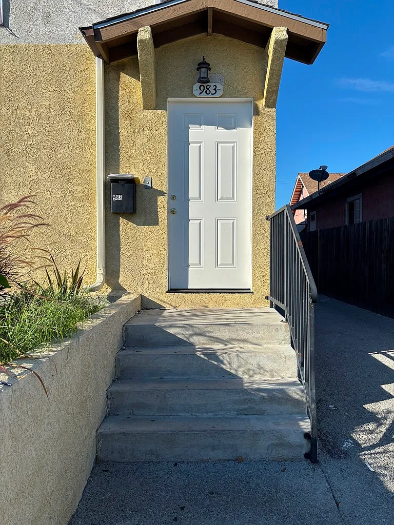 5 bed, 1840 sqft, $4,200 — Photo 2