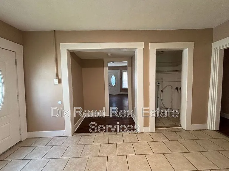 123 N Miami St — Photo 10
