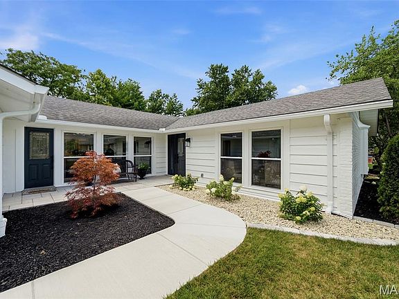 3rd image of 490 Maymont Dr