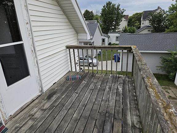 3rd image of 425 Monroe St