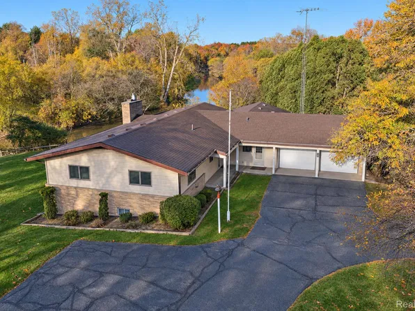 367 Jackson Ct, Croswell, MI 48422