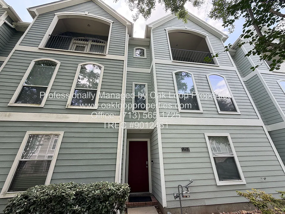 1253 W 17th St