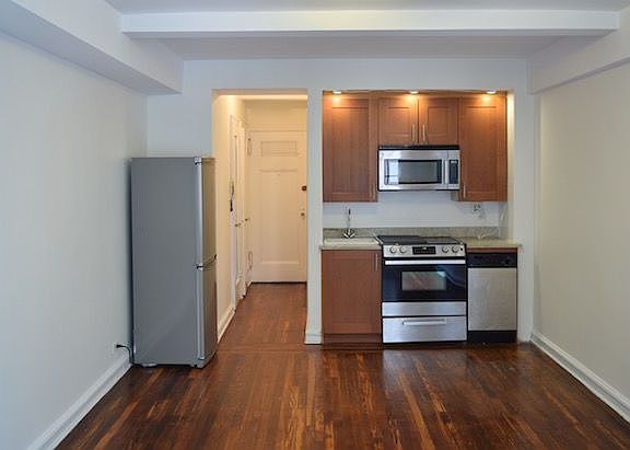 2nd image of 320 E 42nd St APT 808