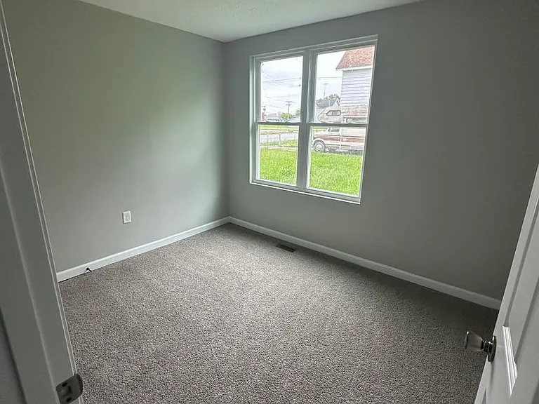 1109 E Kirby Ave Whim & Proper, LLC) — Photo 6