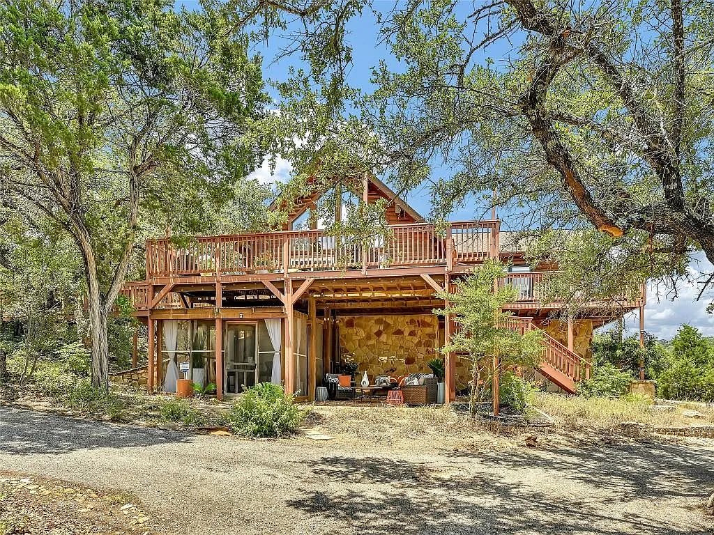 4 bed, 3.0 bath, 2991 sqft, $3,695 — Photo 1