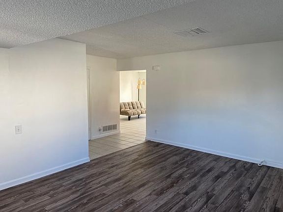 4th image of 6141 Manton Ave