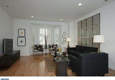 5th image of 1004 Dorrance St