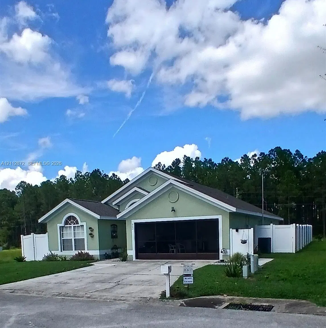 4 bed, 2.0 bath, 1661 sqft, $2,400 — Photo 3