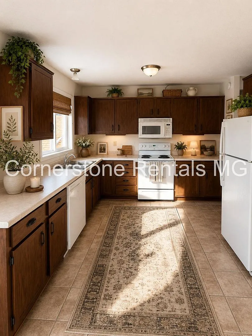 1063 5th Ave NW — Photo 3