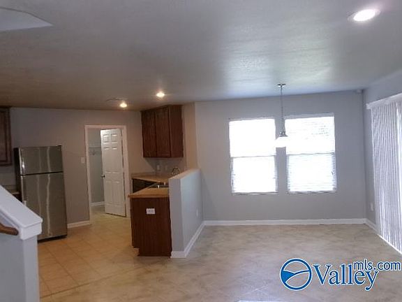 4th image of 391 Jasmine Dr