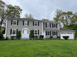 17 Meadowbrook Dr, Barrington, RI 02806