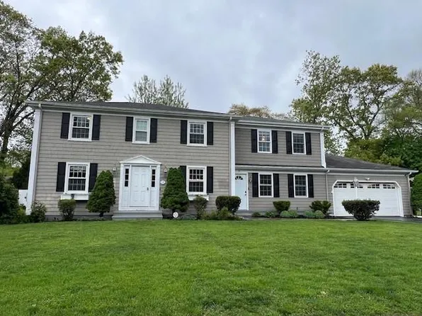 17 Meadowbrook Dr, Barrington, RI 02806