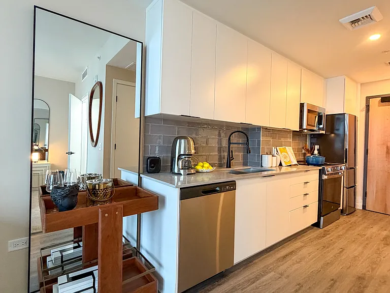 NW 1st Pl — Photo 3