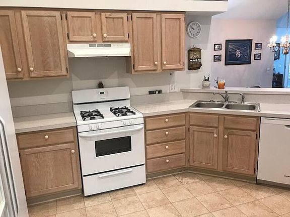 4th image of 38 Abbeycross Ln