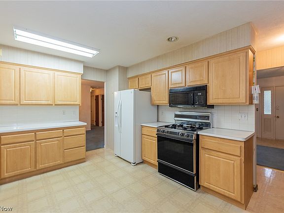 2nd image of 4936 Foxlair Trl