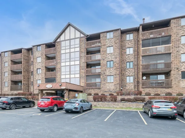 10420 Circle Dr APT 28B, Oak Lawn, IL 60453