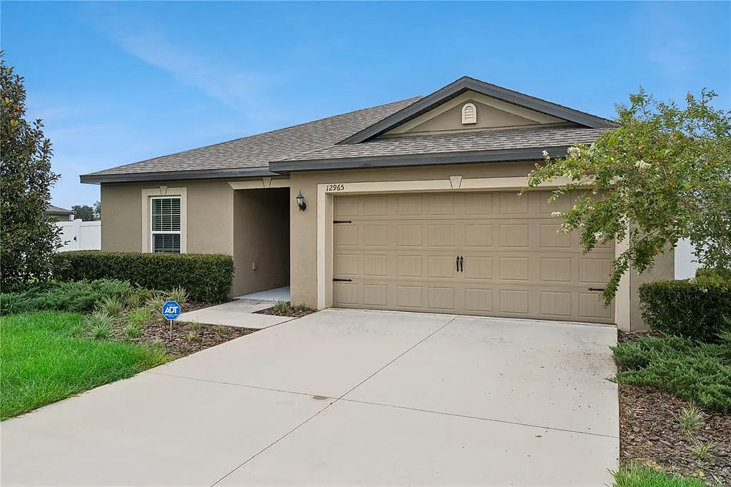 3 bed, 2.0 bath, 1401 sqft, $2,375 — Photo 2