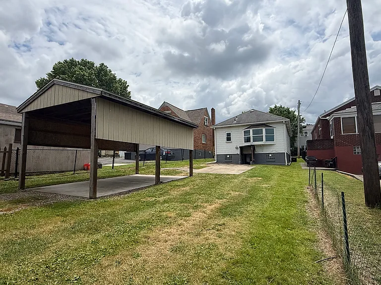 158 Frank St — Photo 14