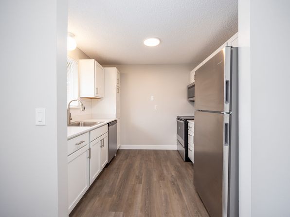 4 Poplar Garden Ln #8B