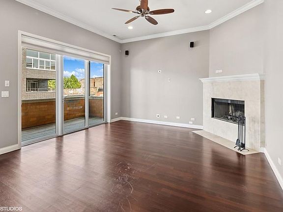 2nd image of 1555 N Wood St Unit 303