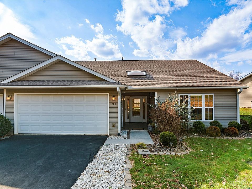 1st image of 239 Castle Creek Dr