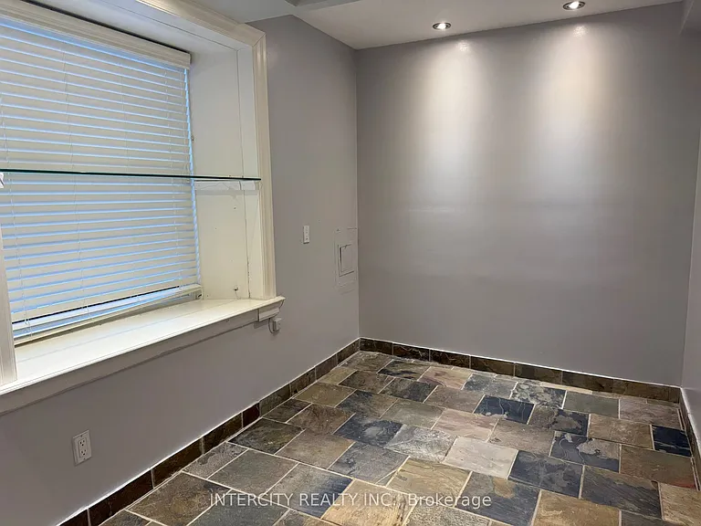 117 Clarence St #LOWER — Photo 12
