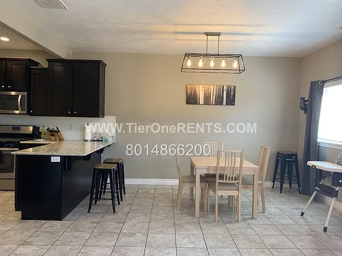 3 bed, 2.5 bath, 1864 sqft, $2,395 — Photo 3