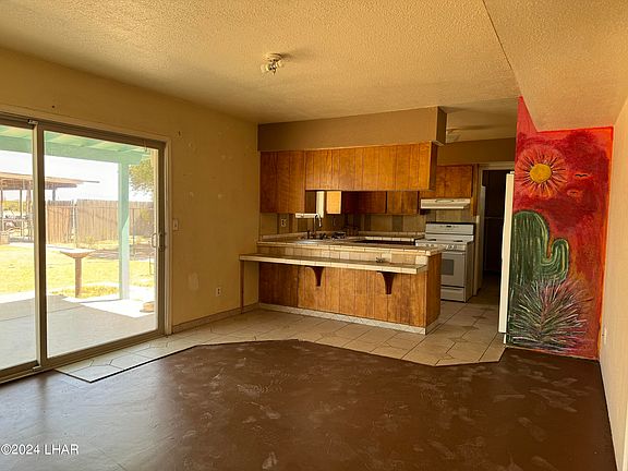 5th image of 66183 Hall Ave