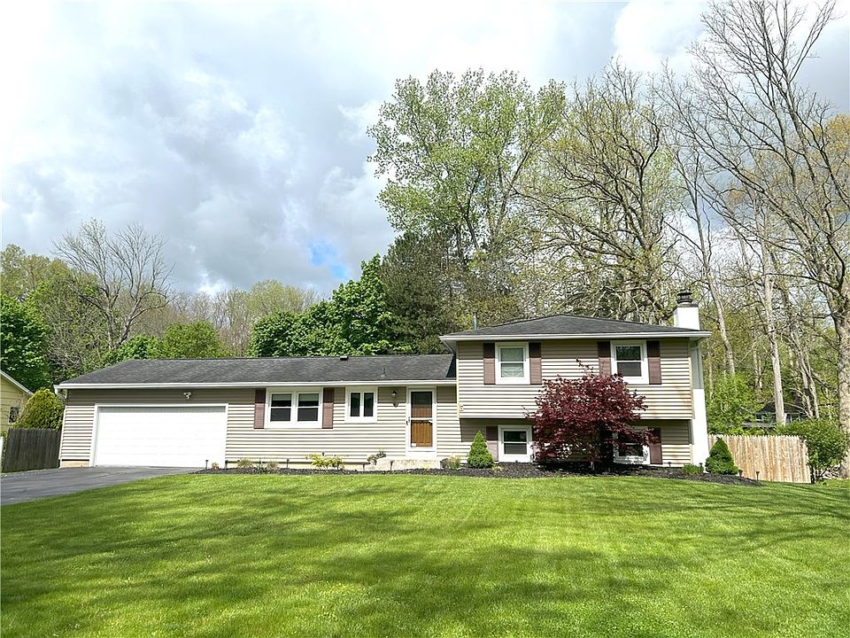 1st image of 8 Cottonwood Ln