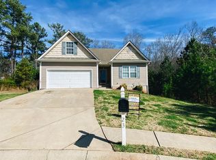 23 Hill Top Cir, Grantville, GA 30220
