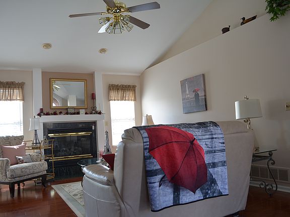 Main living room/fireplace