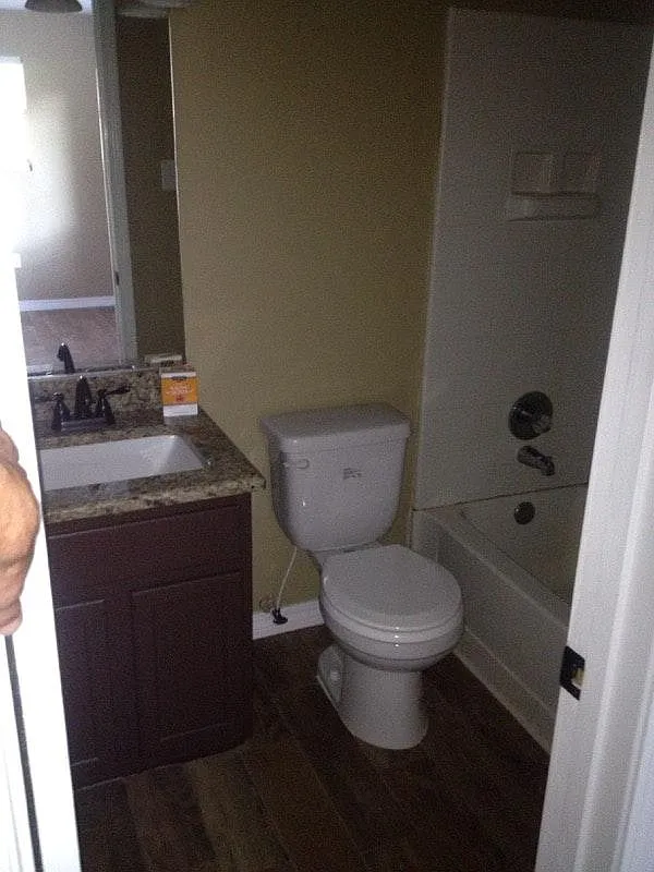 3 bed, 1000 sqft, $1,350 — Photo 2