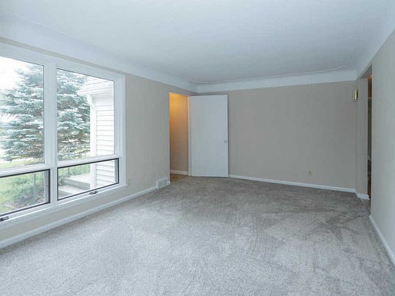 5th image of 2420 W Milham Ave