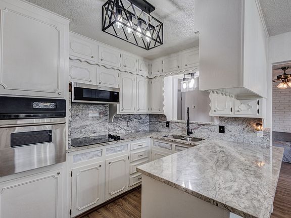 5th image of 2304 Shady Brook Dr