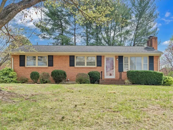 2731 Jackson Dr, Salem, VA 24153