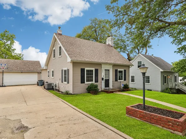 1004 Prairie St, Guthrie Center, IA 50115
