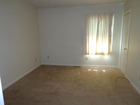 5th image of 3318 E Jefferson Sq